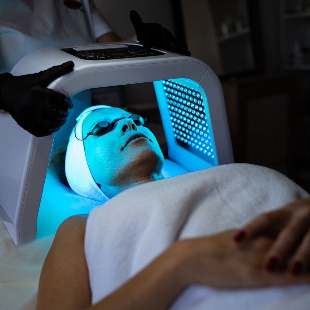 Tratamiento de terapia de luz LED en NYC Skin Care Studio