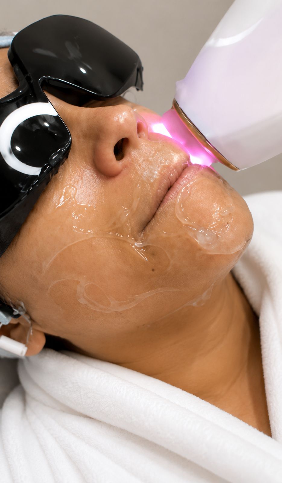 NYC Skincare Studio specialist with the diode laser device